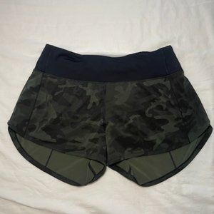Lululemon Speed Up High-Rise Lined Short 4" in green camo size 6